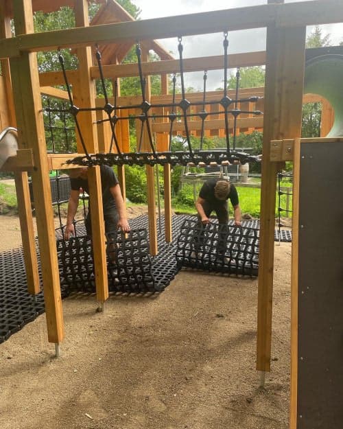 Innovative grass-reinforced safety mats designed to blend natural aesthetics with certified fall protection. Ideal for parks, school playgrounds, and landscape-integrated play zones, offering drainage and durability.